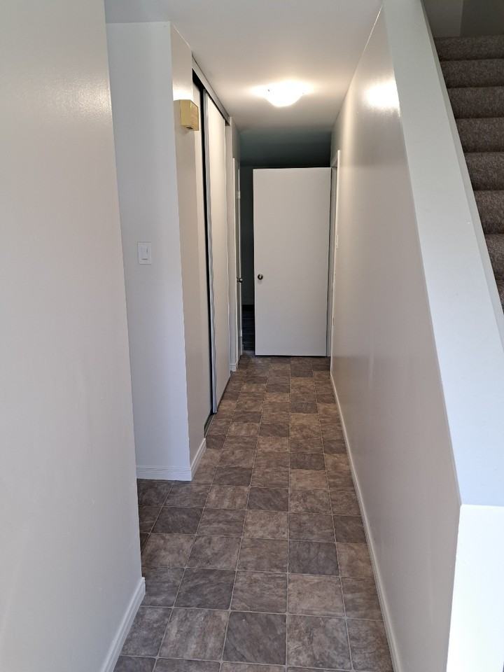 305 Briarhill - Photo 5 of 10