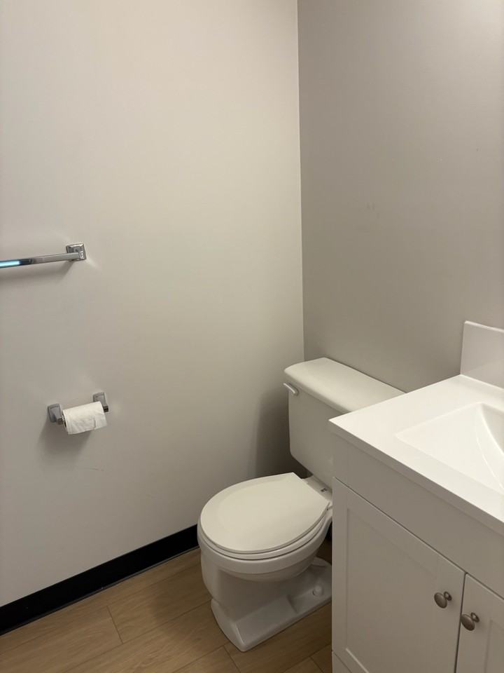 Lincoln Manor - Photo 5 of 5