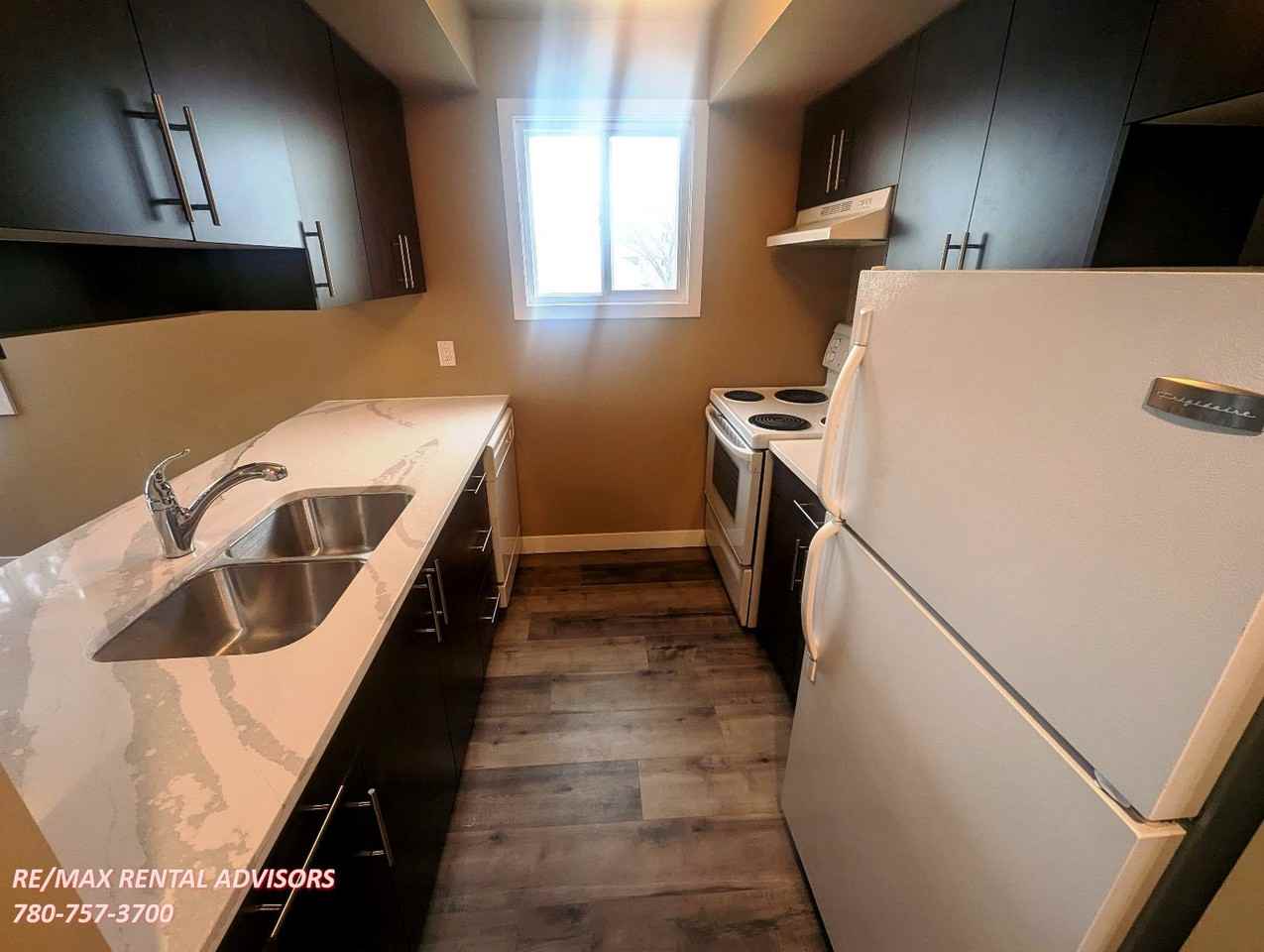 257 Lancaster Terrace Northwest - Photo 3 of 21