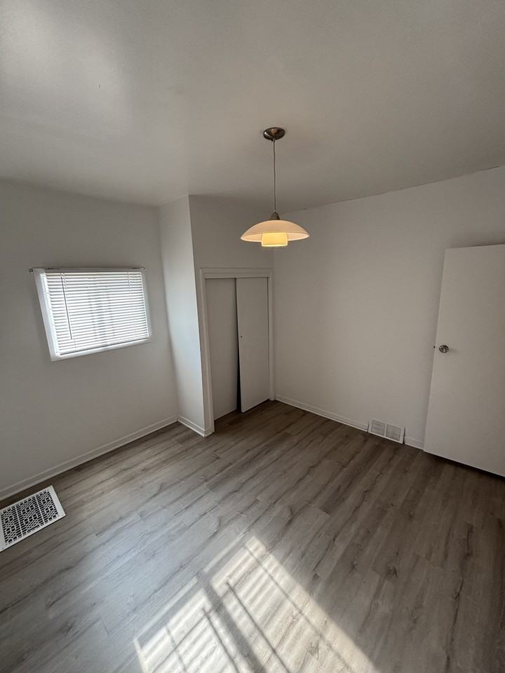 744 Elgin Ave - Photo 5 of 21