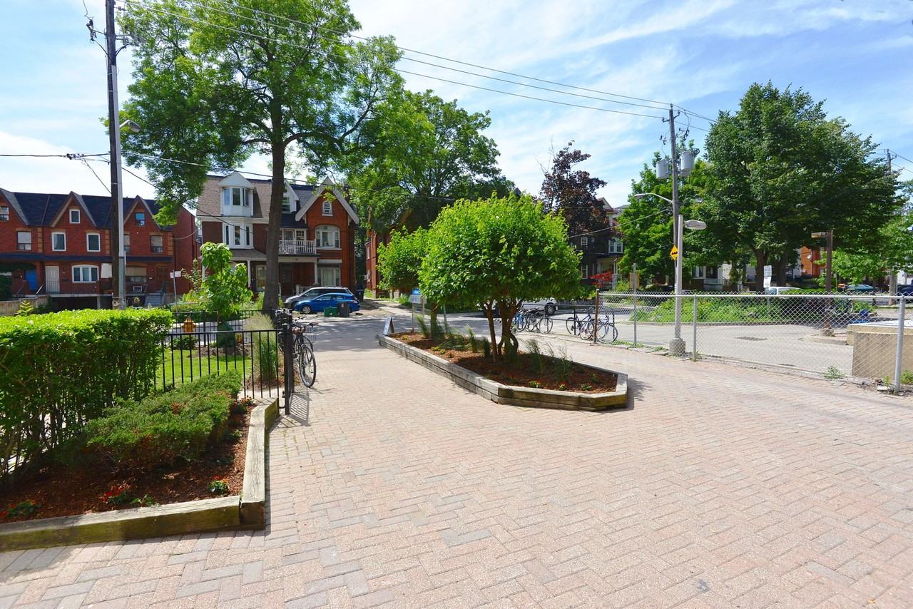 77 Spencer Avenue - Photo 4 of 19