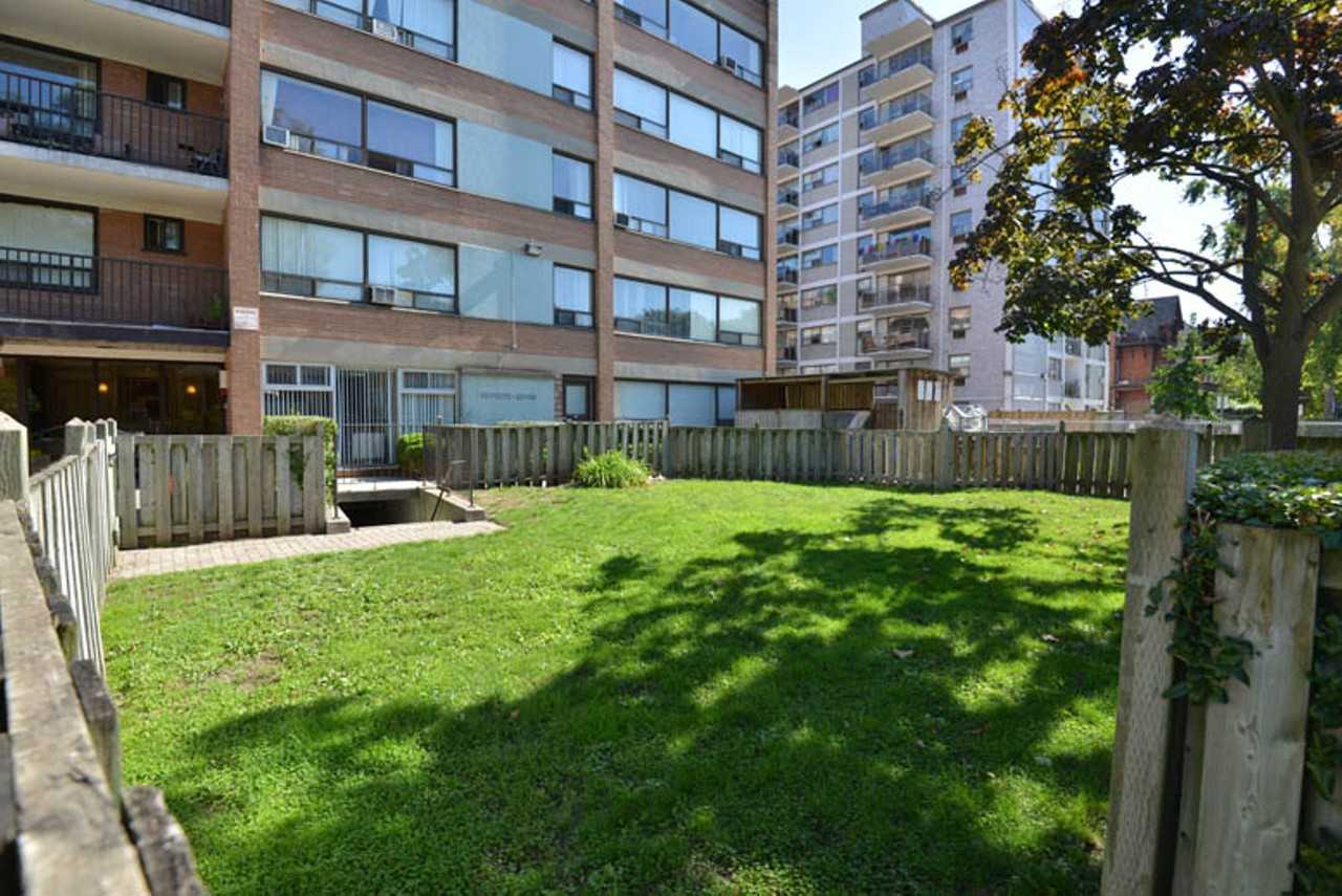 77 Spencer Avenue - Photo 6 of 19