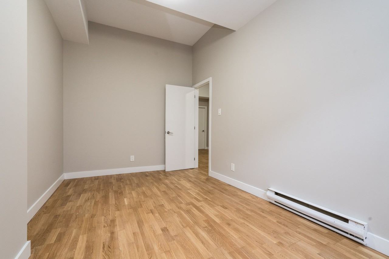 77 Spencer Avenue - Photo 7 of 19