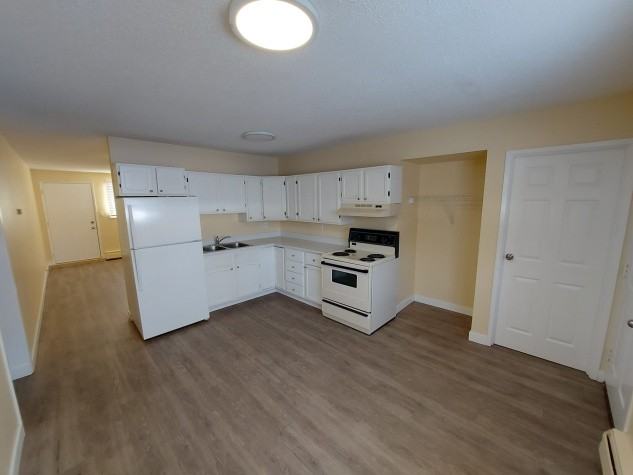 5630 42 St - Photo 4 of 14