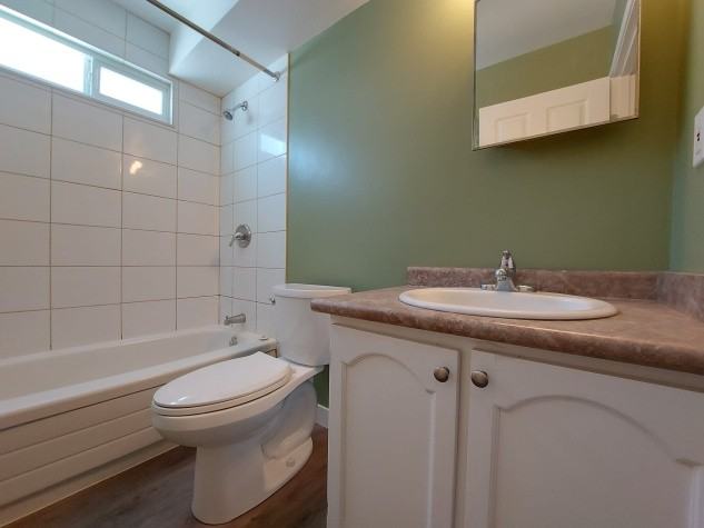 5630 42 St - Photo 5 of 14