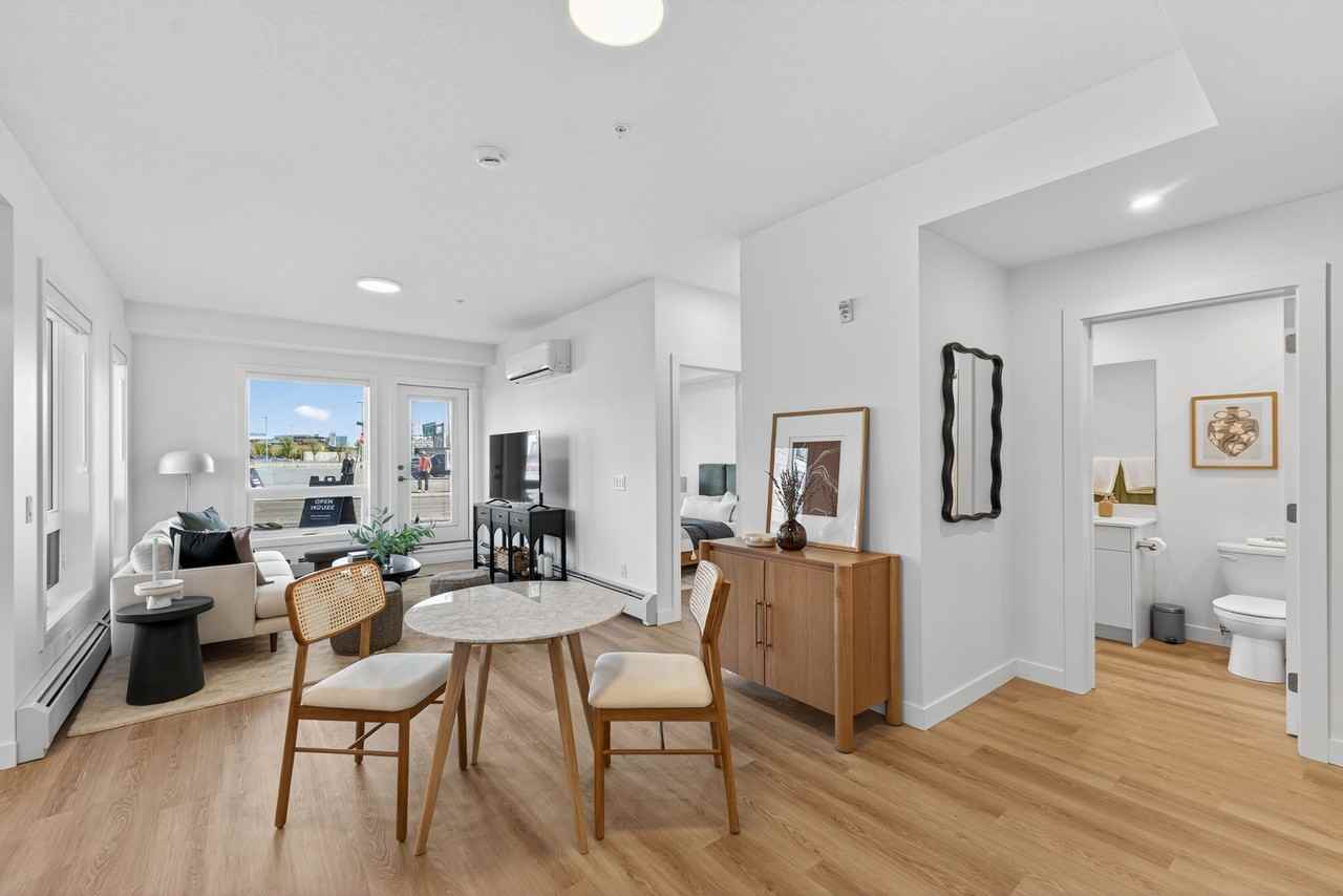 Kings Landing Apartment - Photo 4 of 32