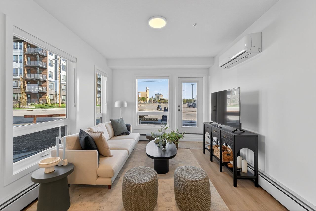 Kings Landing Apartment - Photo 6 of 32