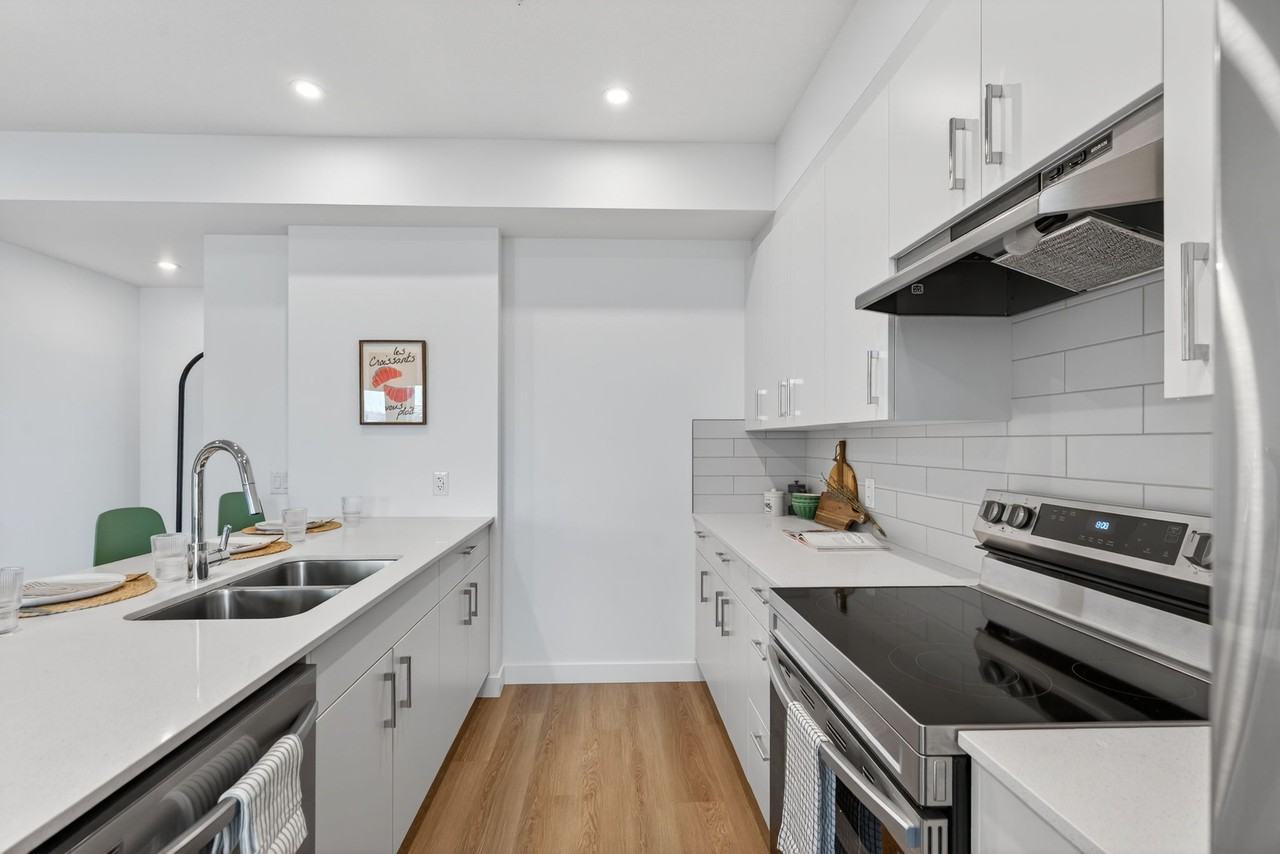 Kings Landing Apartment - Photo 7 of 32