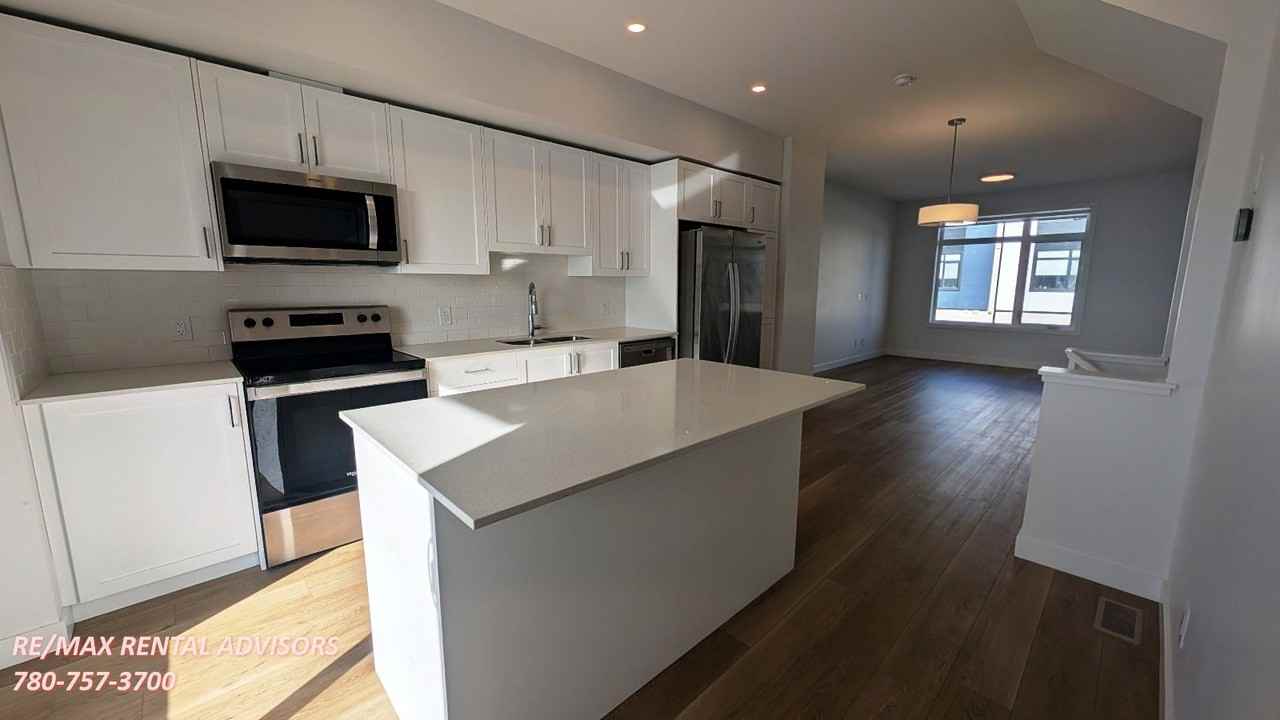 8540 19 Ave Se - Photo 2 of 21