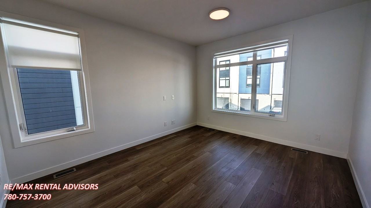 8540 19 Ave Se - Photo 6 of 21