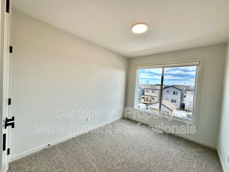 2615 Alces Way SW Edmonton AB, T6X 1A5 - Photo 3 of 24