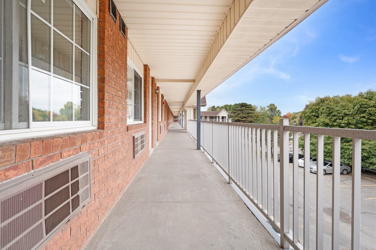 The Terrace on Lundy's - Photo 6 of 12