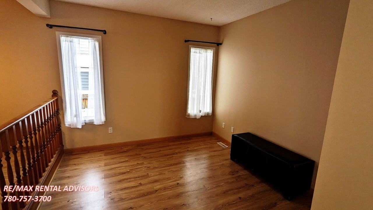 64 Falbury Bay Northeast - Photo 4 of 25