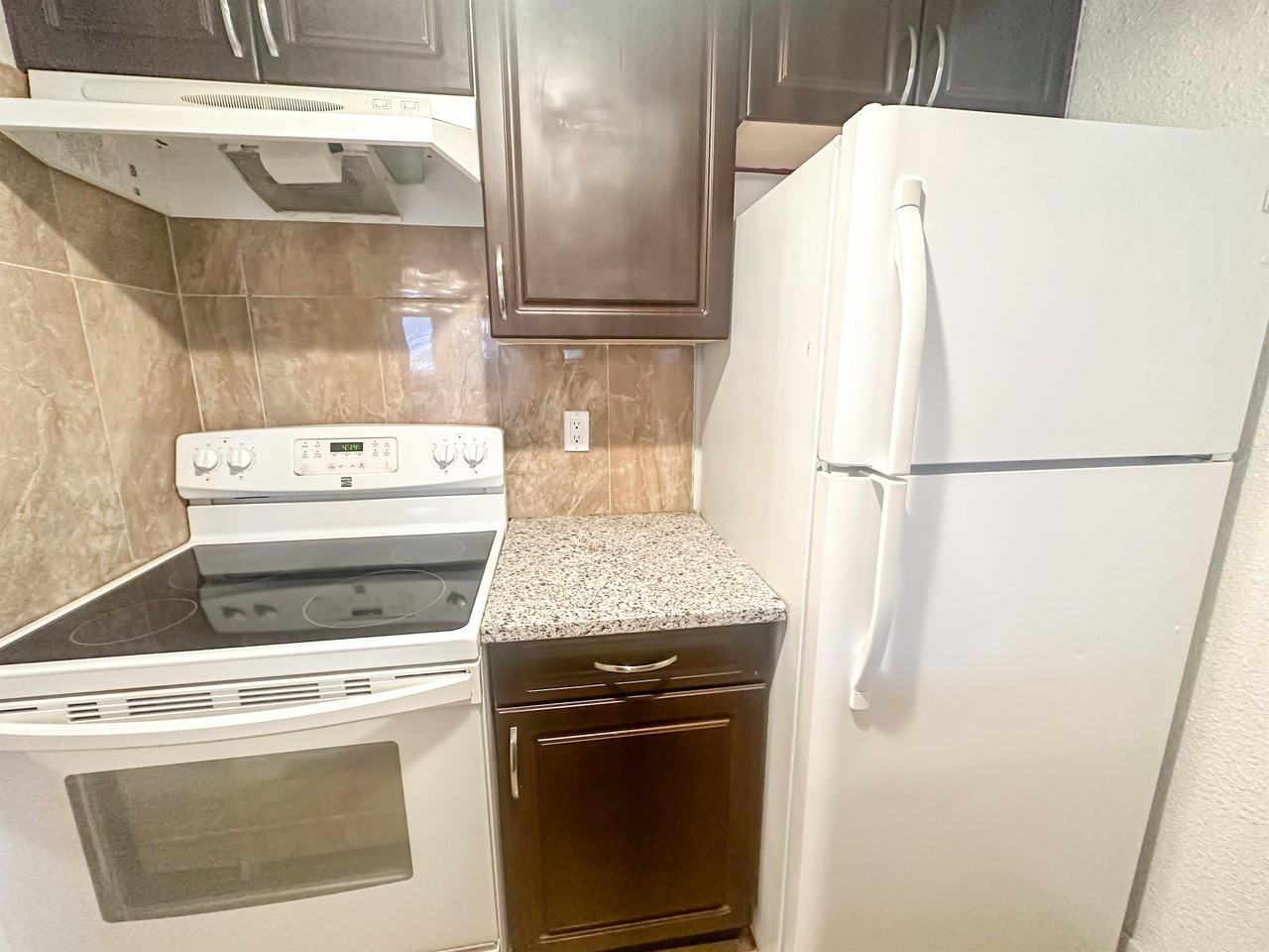 221 6 Avenue SE (Rocky Mountain Court) - Photo 3 of 17