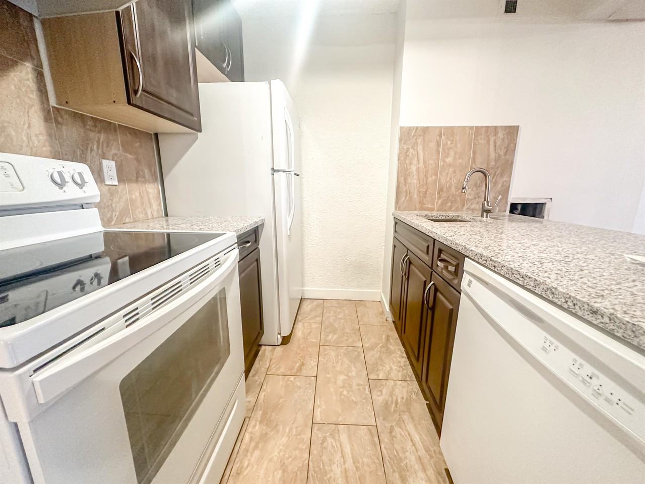 221 6 Avenue SE (Rocky Mountain Court) - Photo 5 of 17