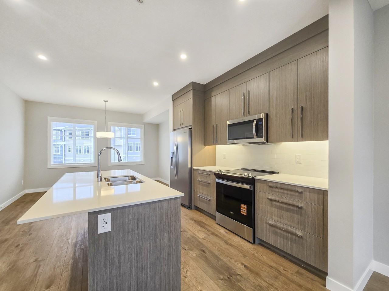 141 Prince Crt Unit 554 - Photo 4 of 35