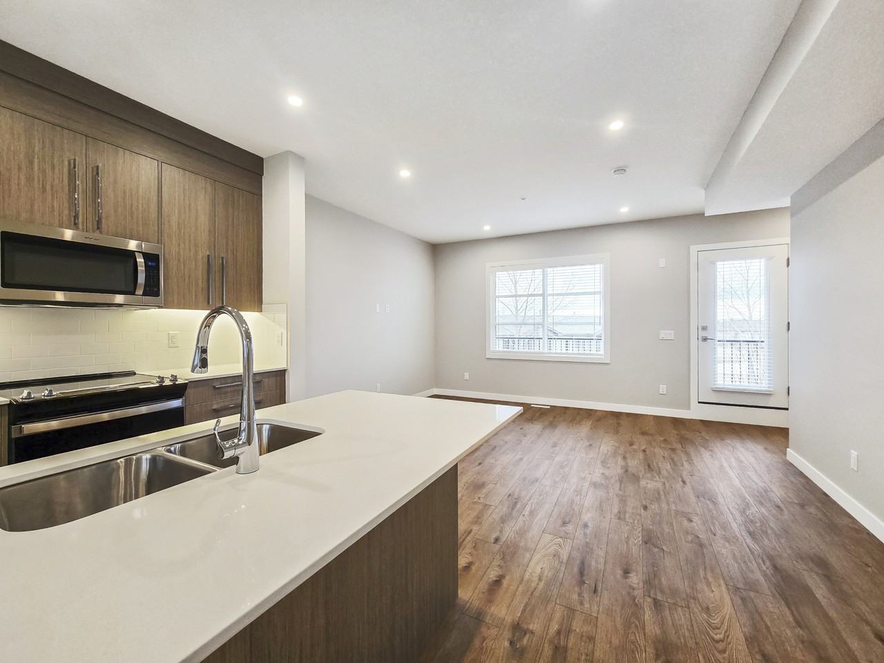 141 Prince Crt Unit 554 - Photo 5 of 35