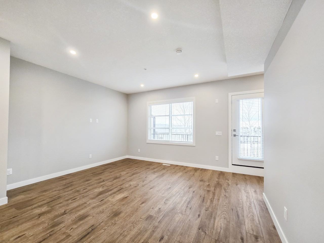 141 Prince Crt Unit 554 - Photo 6 of 35