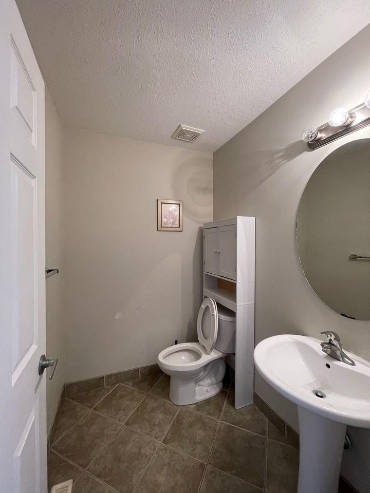 219 Macewan Rd Sw - Photo 4 of 30