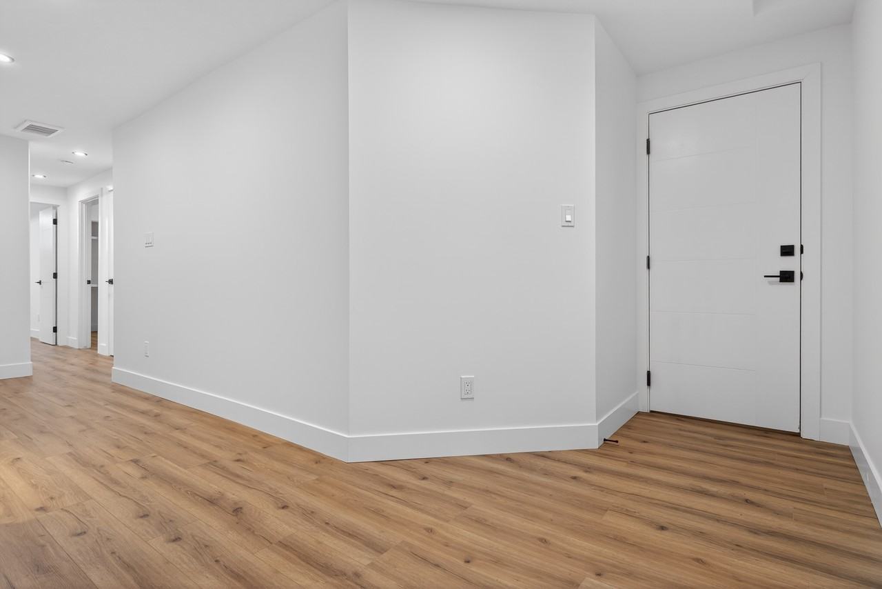 8721 77 Ave NW BSMT - Photo 2 of 11