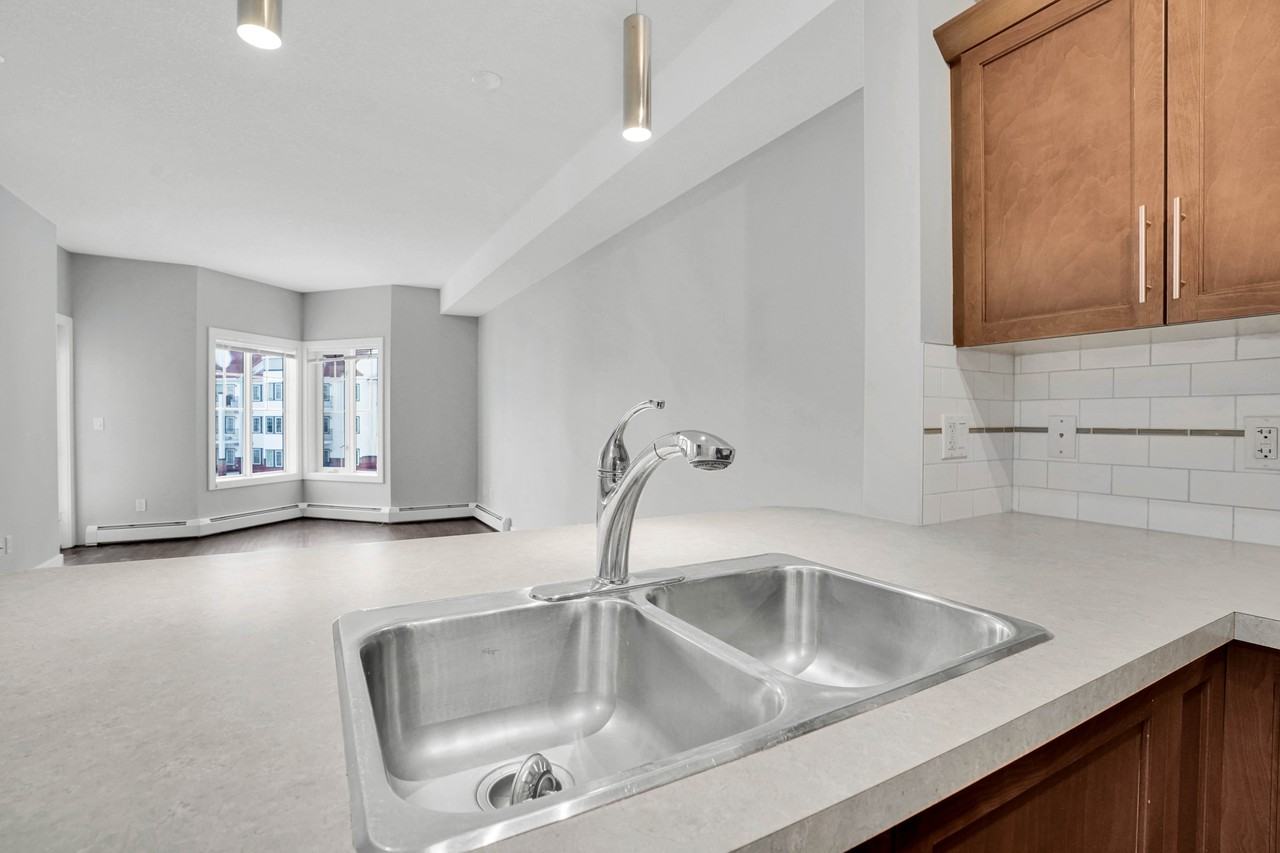 319, 20 Royal Oak Plaza NW - Photo 7 of 48