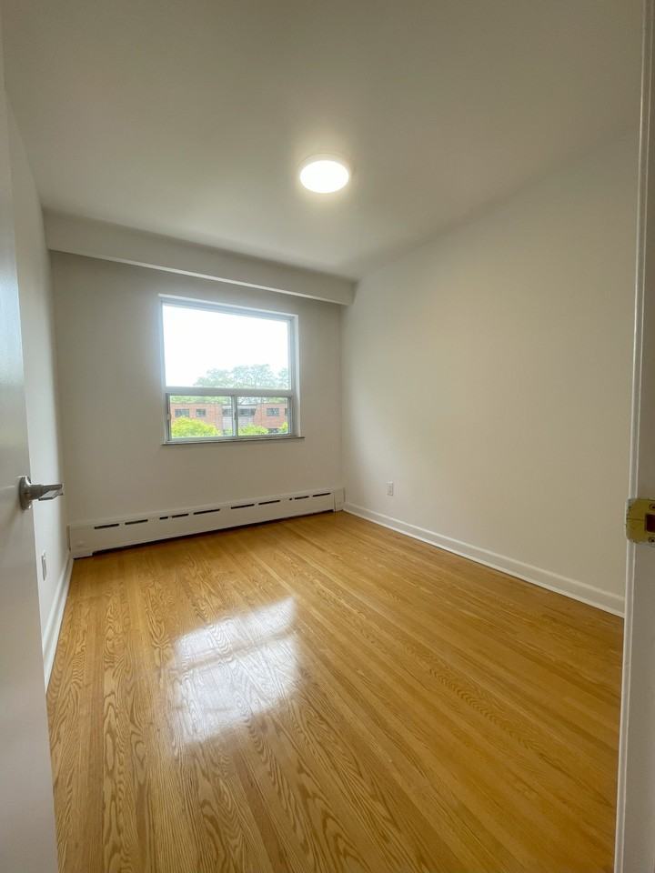 3950 Lawrence Ave East - Photo 4 of 16