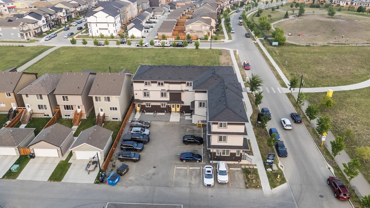 1 Bed plus Den & 2 Bedroom Townhomes (14 Plex) - Photo 2 of 9