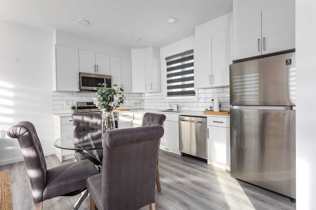 1 Bed plus Den & 2 Bedroom Townhomes (14 Plex) - Photo 4 of 9