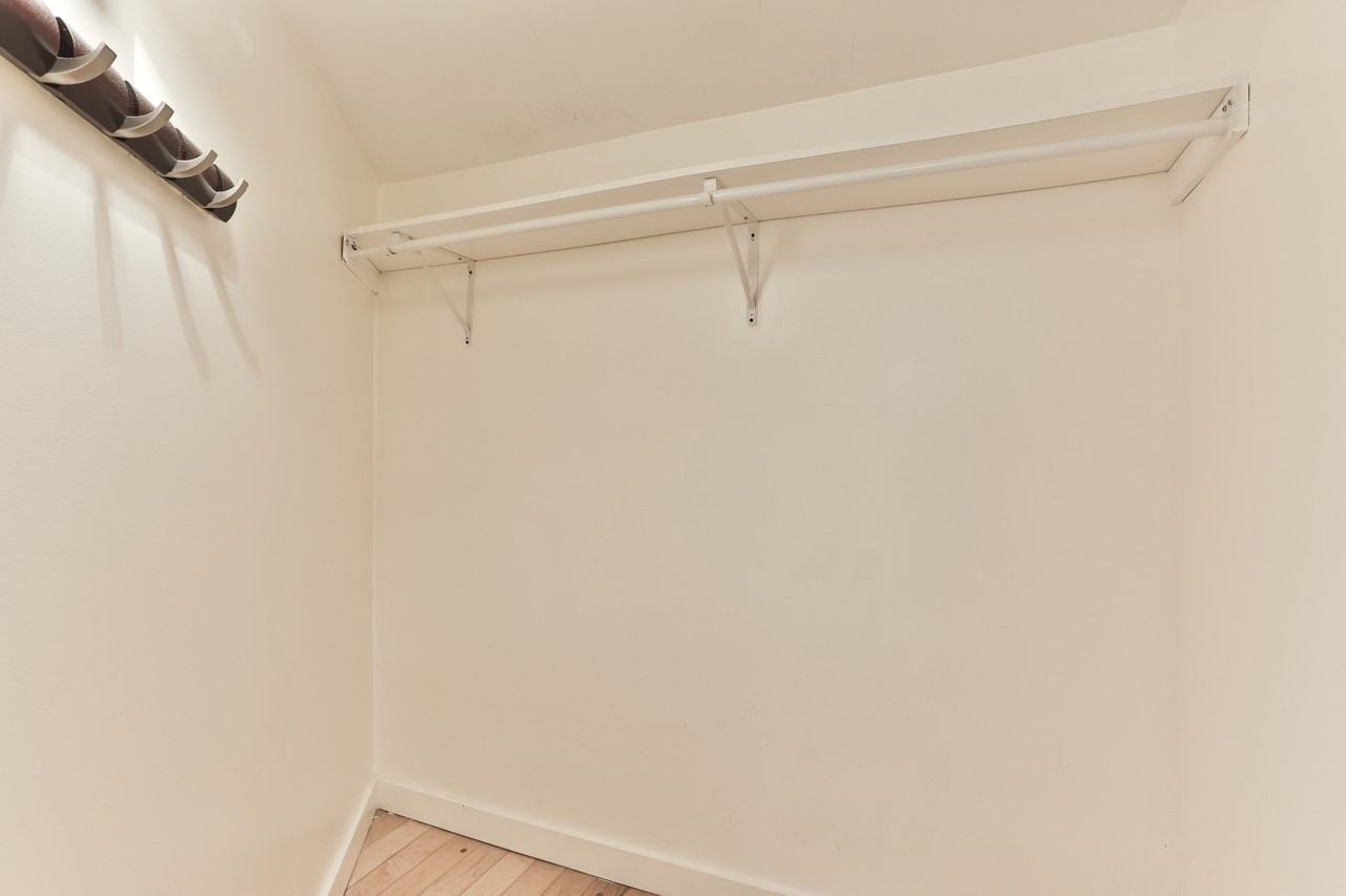 450 Markham St - Photo 7 of 17