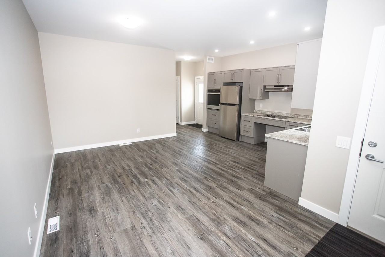 20 Railway St - Photo 2 of 13