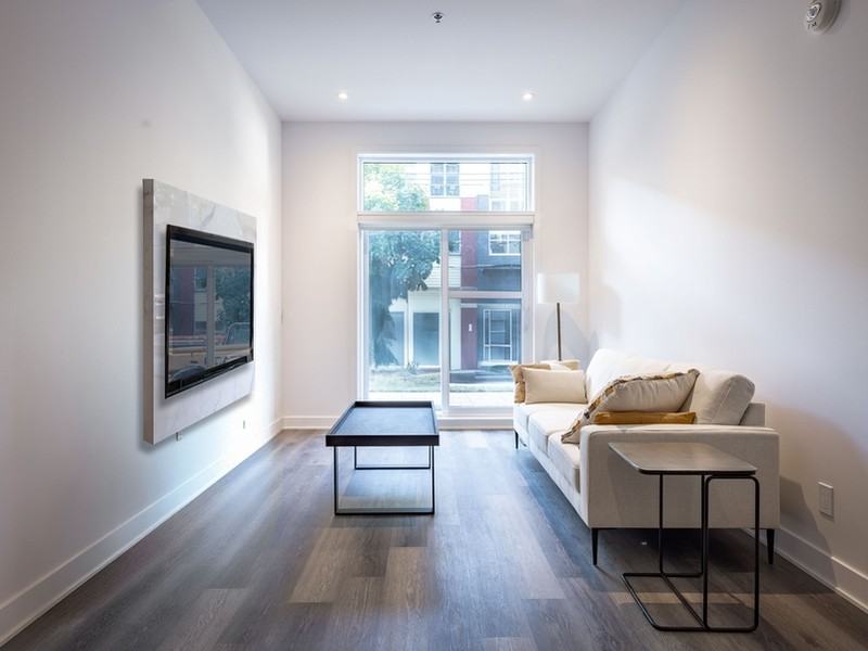 2660 Jarry - Photo 3 of 8