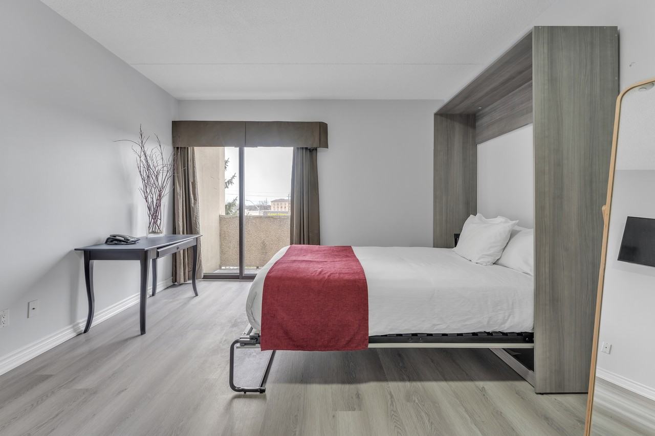 Kingston Crest Residence - Photo 3 of 12