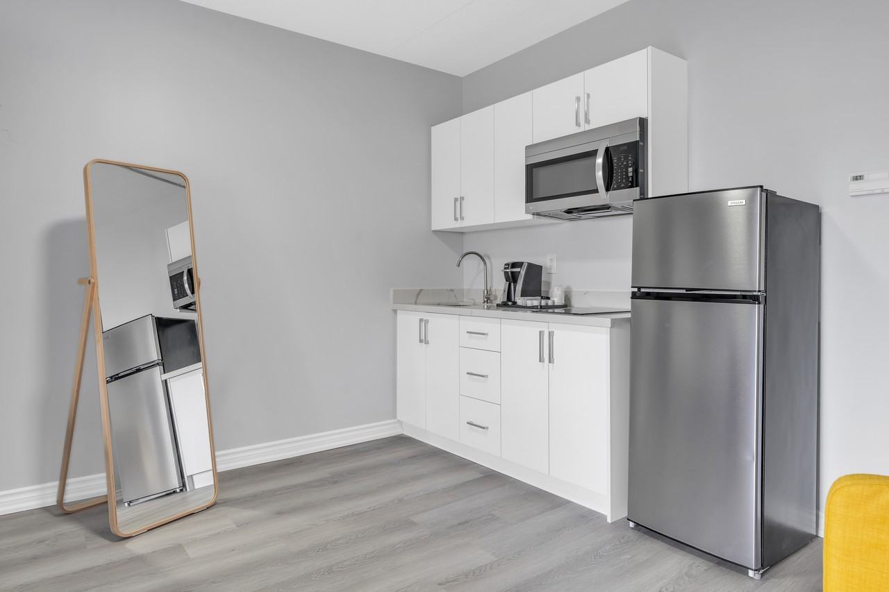 Kingston Crest Residence - Photo 5 of 12