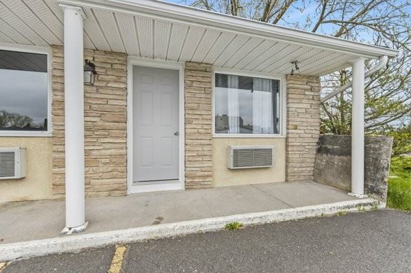 Kingston Crest Residence - Photo 7 of 12