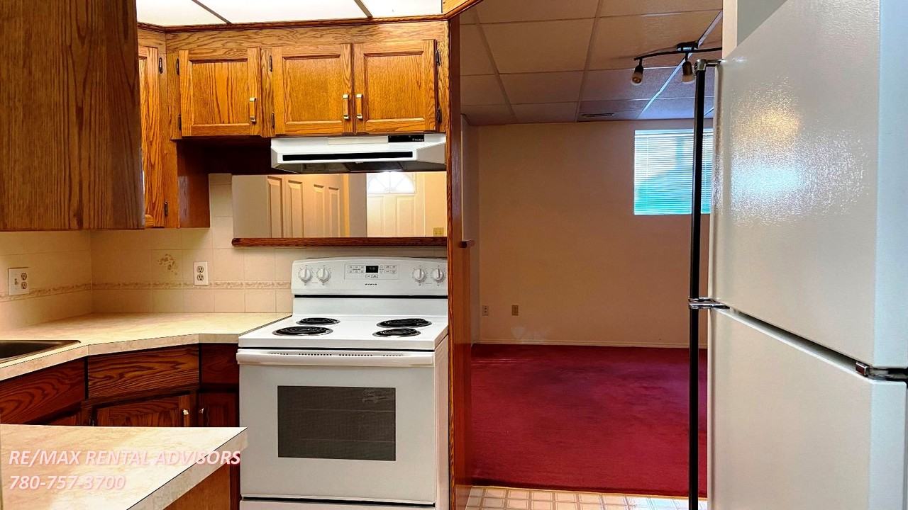 10433 67 Ave Nw - Photo 4 of 14