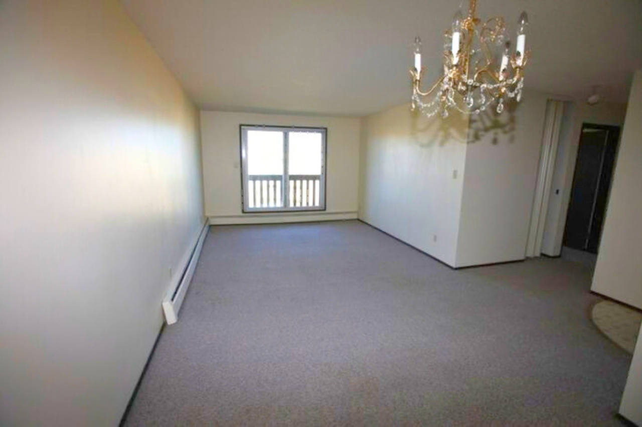 Claire Manor Apartments - Photo 4 of 7