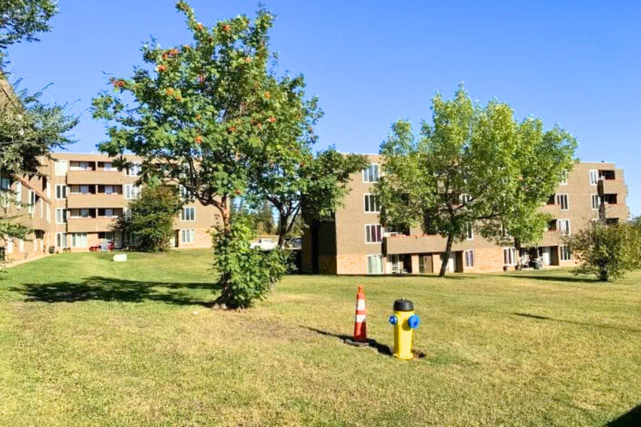 Marsh Manor Apartments - Photo 2 of 8