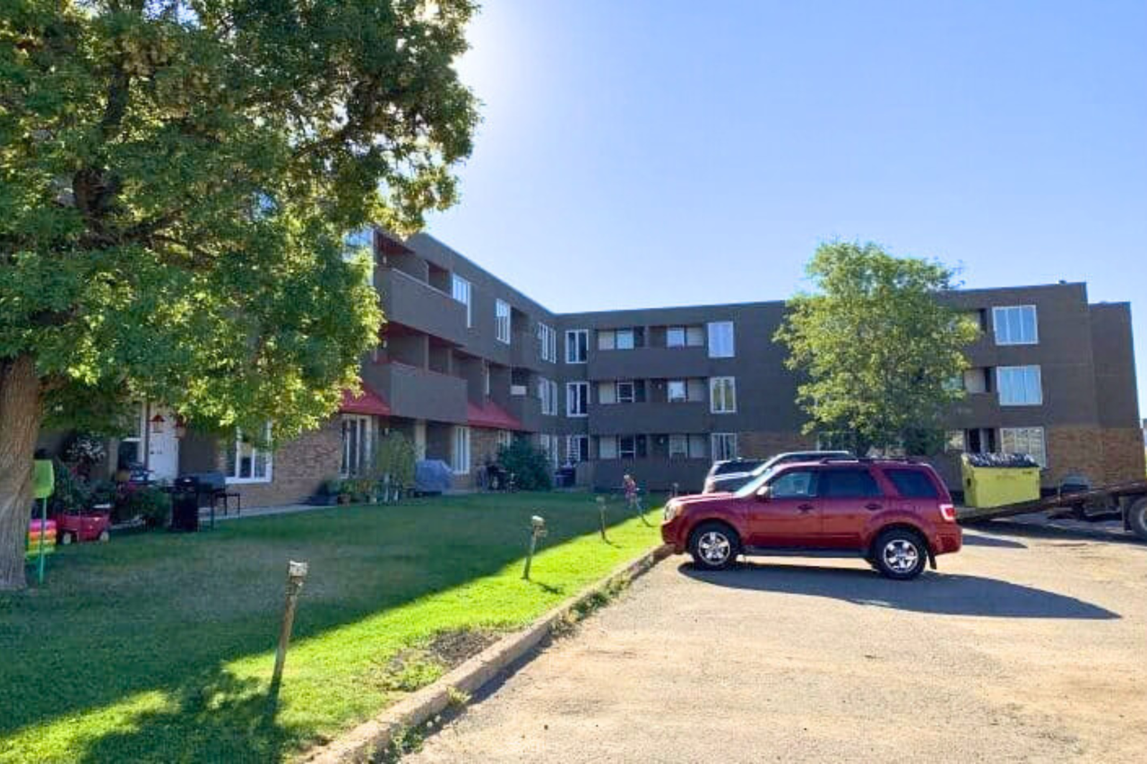 Thompson Manor Apartments - Photo 3 of 7