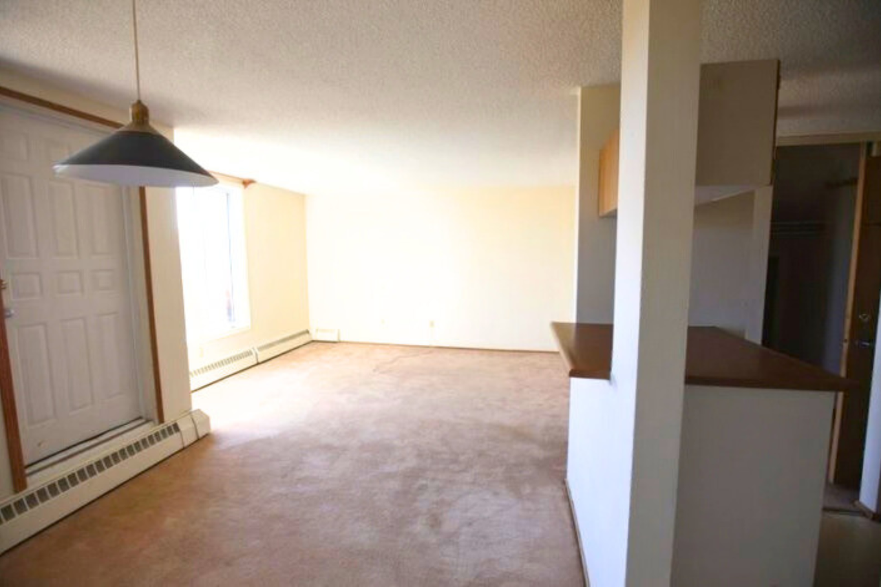 Thompson Manor Apartments - Photo 6 of 7