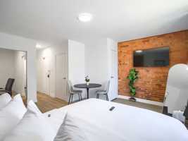 featured image of 1046 Bathurst St