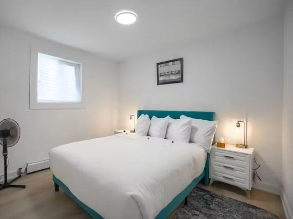 1046 Bathurst St - Photo 2 of 36