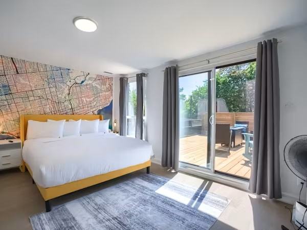 1046 Bathurst St - Photo 4 of 30