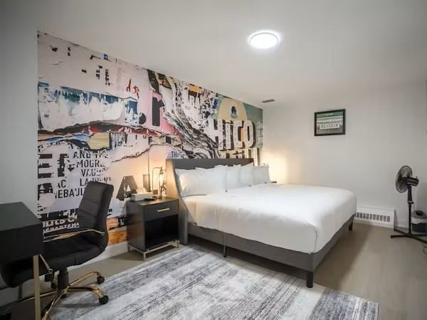 1046 Bathurst St - Photo 5 of 30