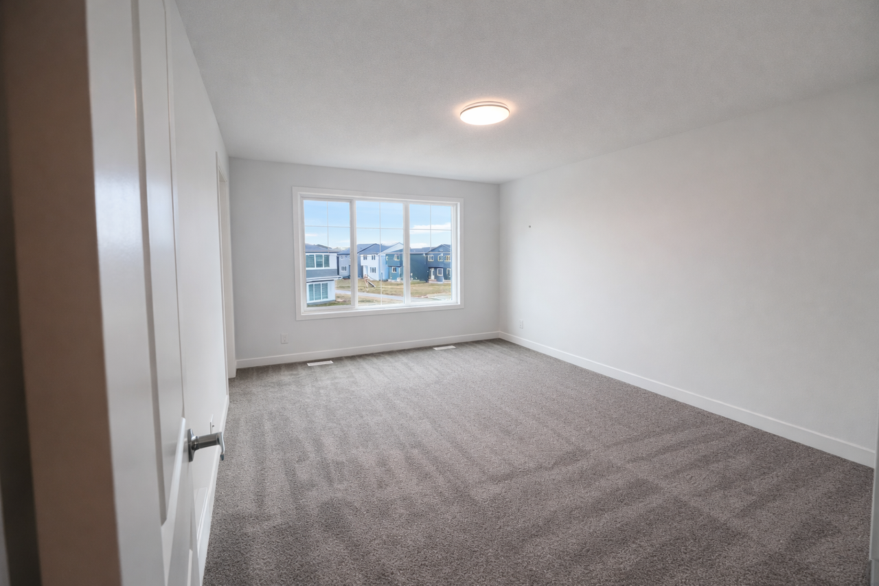 Spacious 3+ Bonus Room Home for Rent – The Orchards at Ellerslie - Photo 3 of 23