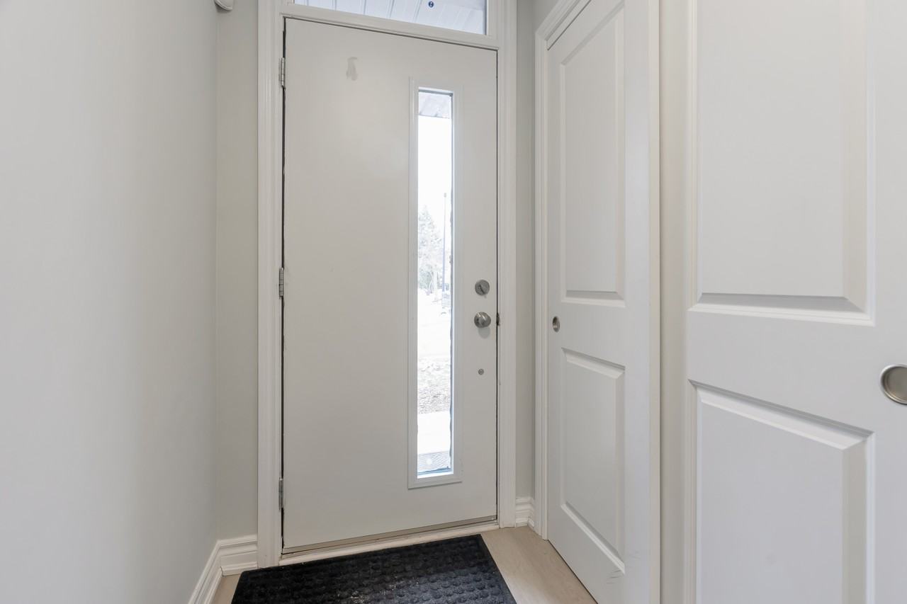 33 Dawson Dr, Collingwood, ON L9Y 5B4, Canada - Photo 2 of 20