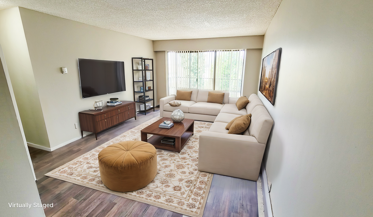 Royal Manor - Photo 3 of 17