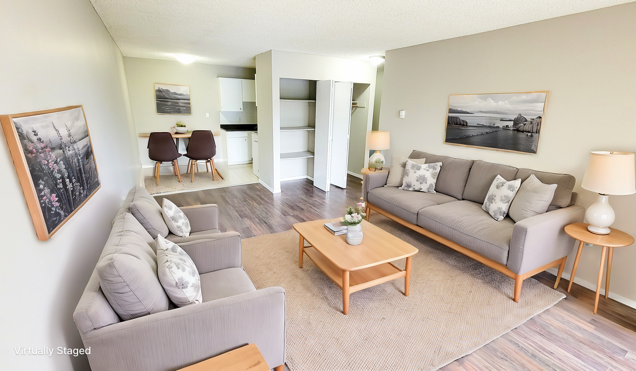 Royal Manor - Photo 4 of 17