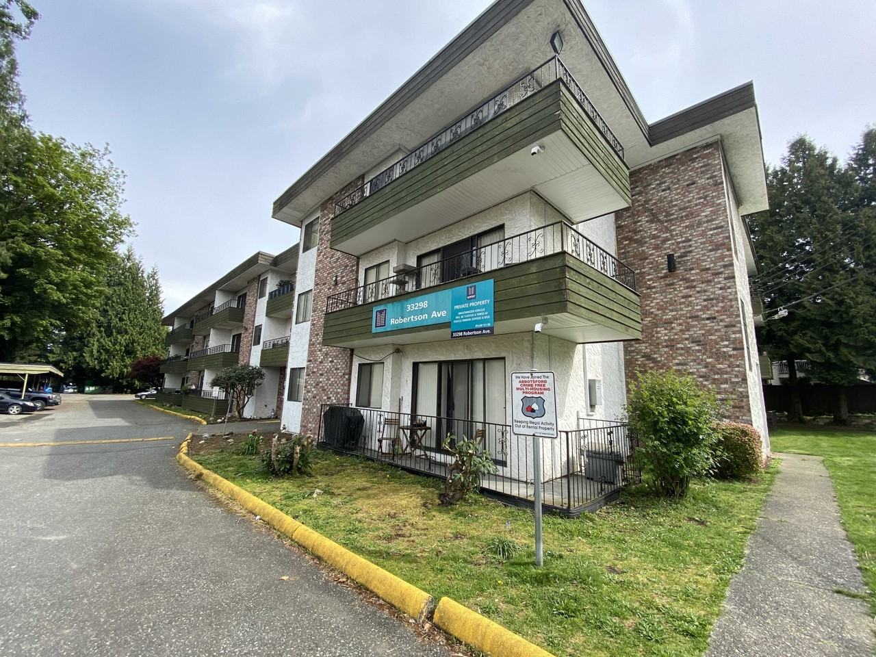 Royal Manor - Photo 7 of 17