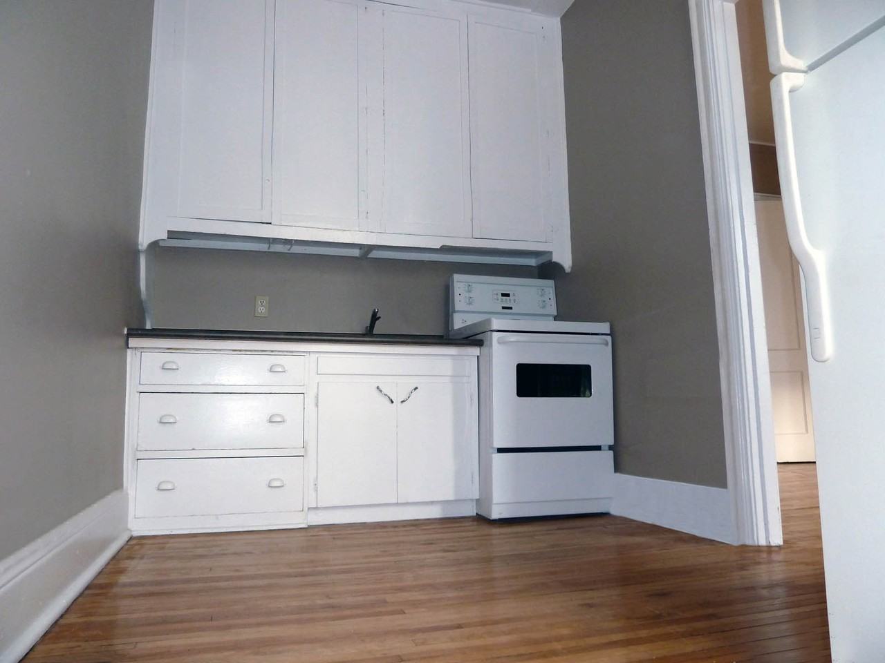 Kewanee Manor - Photo 5 of 8