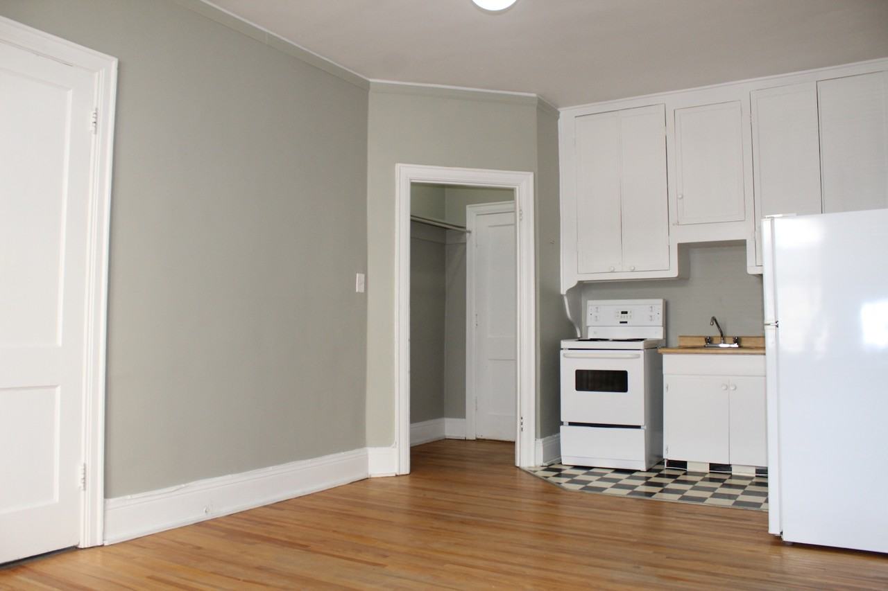 Kewanee Manor - Photo 7 of 8